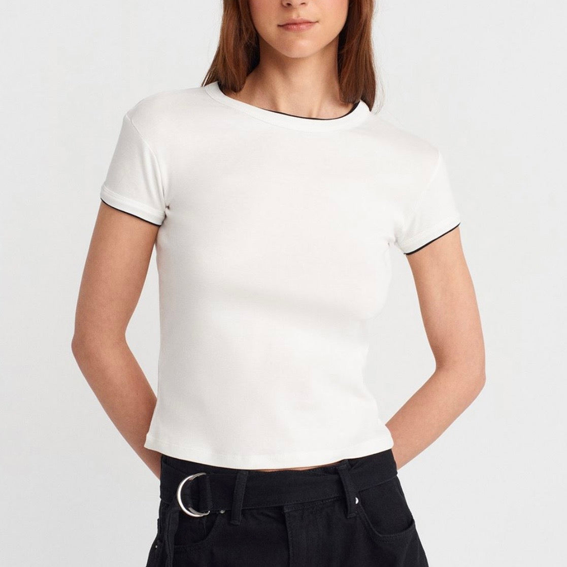 White fitted t-shirt with black trim