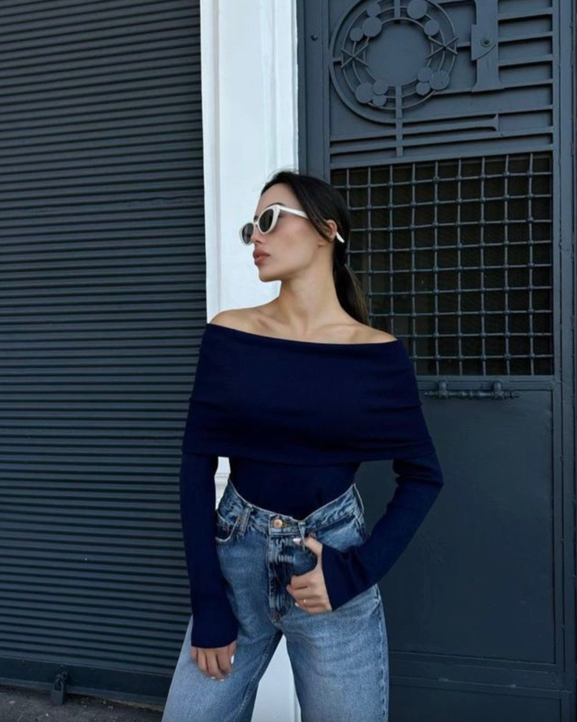 Off-Shoulders Knit Top