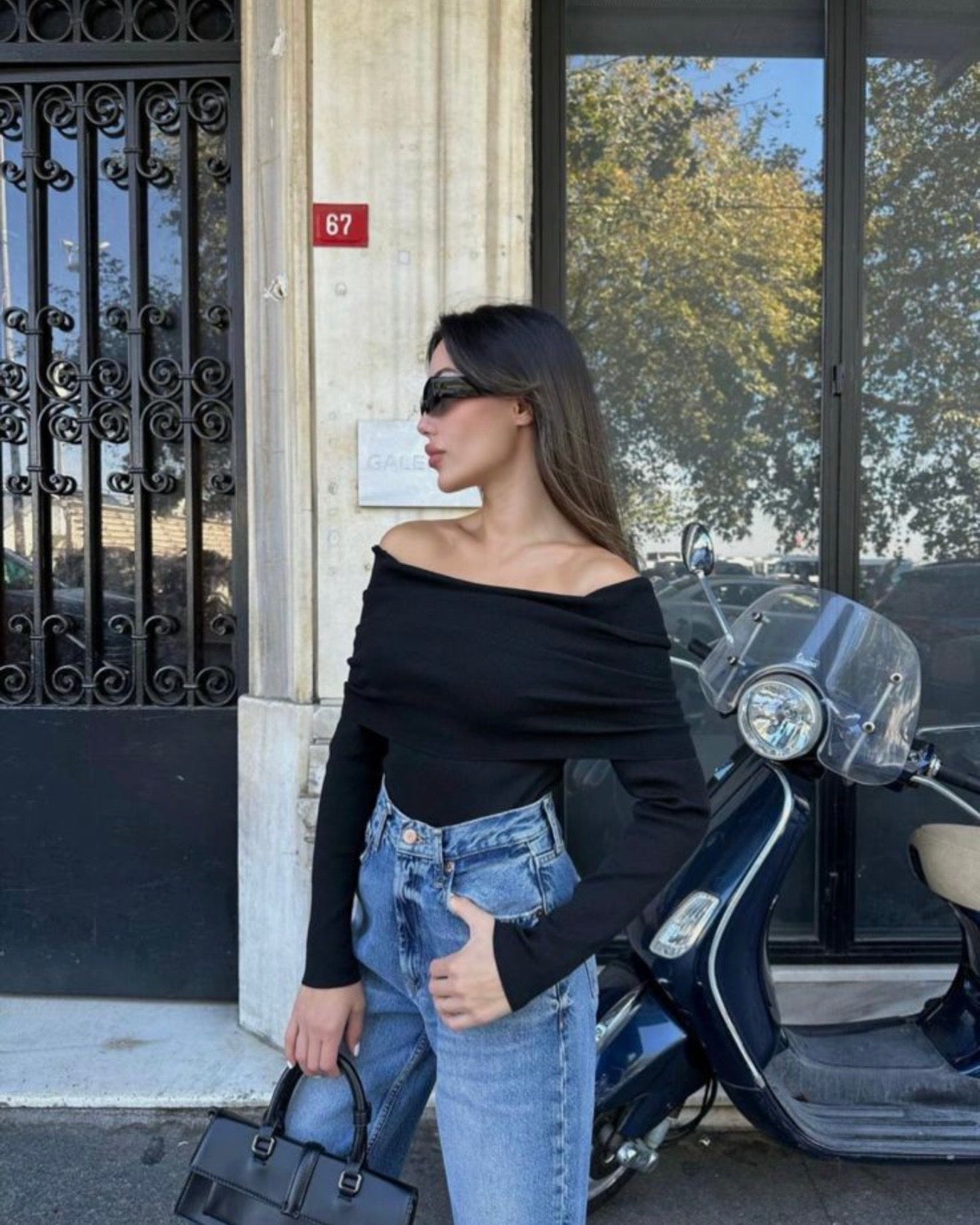 Off-Shoulders Knit Top