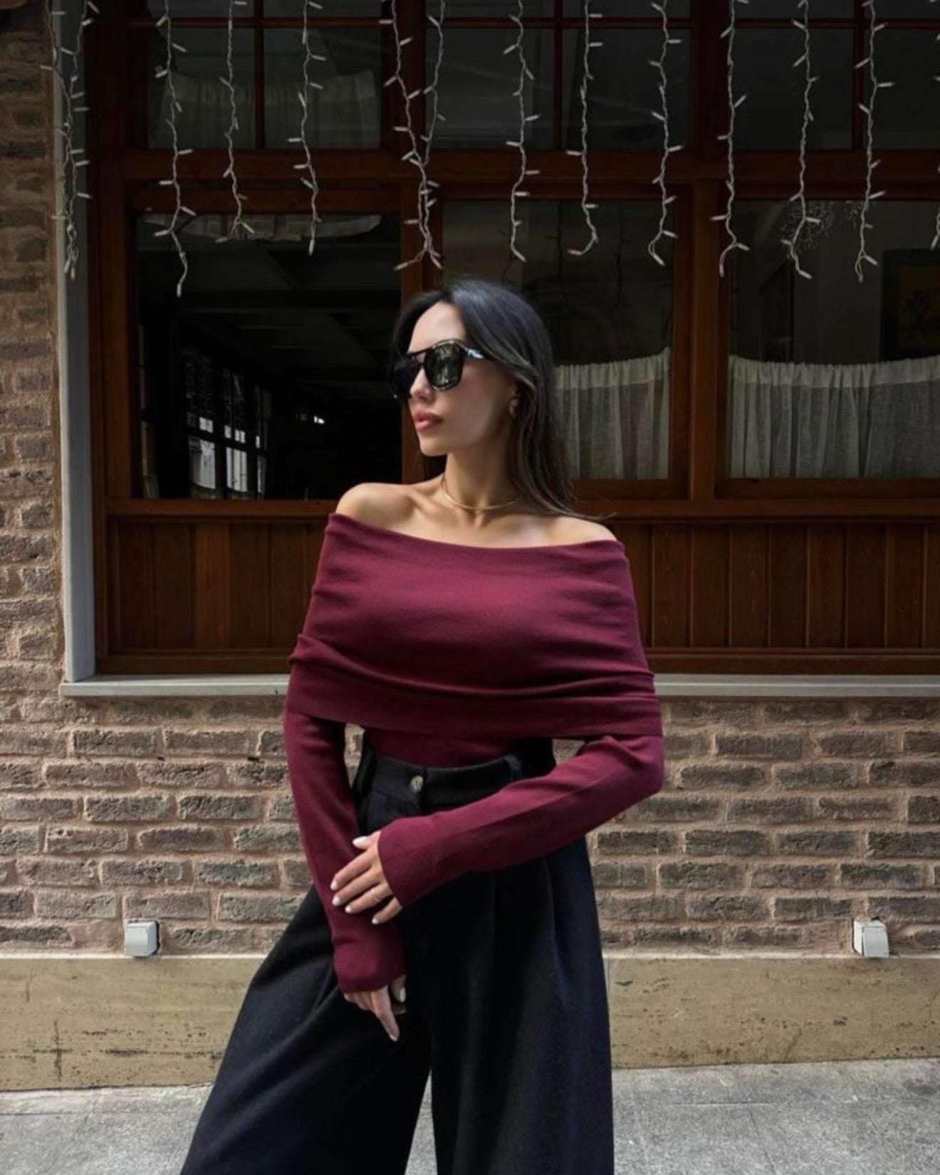 Off-Shoulders Knit Top