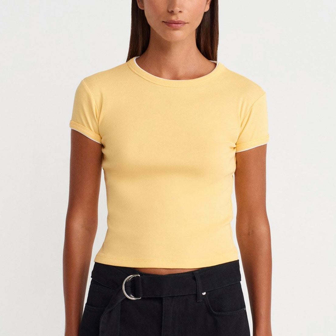 Yellow fitted t-shirt with white trim