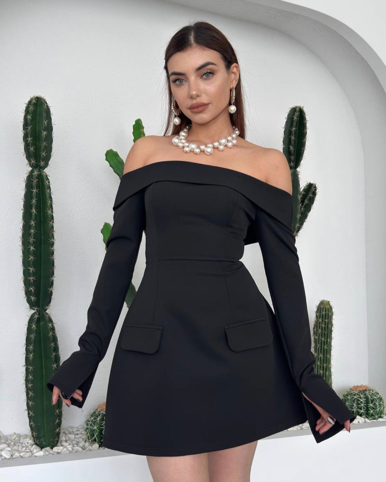 Off-Shoulders Black Dress